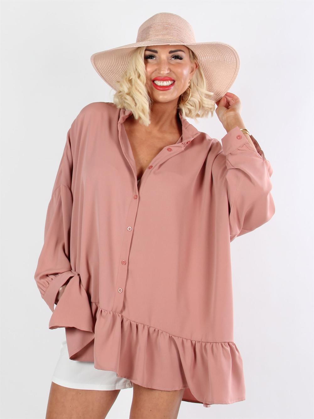 Loubna - Beige skjorta med volanger och fladdermusärmar